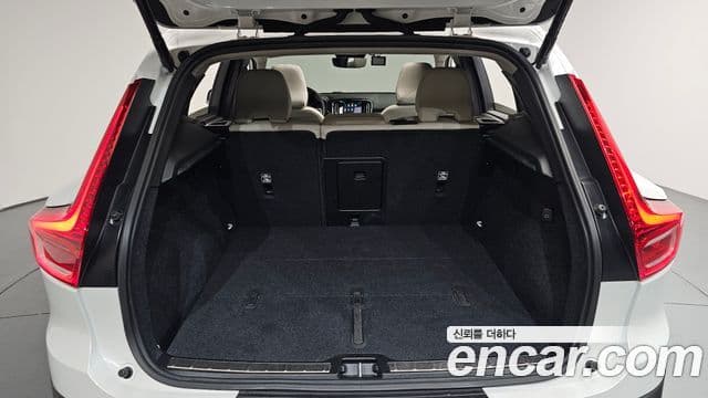 Volvo XC40 2024 — ფოტო 20/20