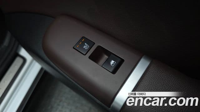 Hyundai Grandeur Hybrid 2023 — Photo 24/34