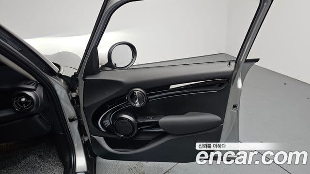 Mini Cooper 2024 — Photo 8/30