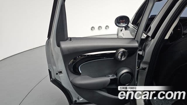 Mini Cooper 2024 — Photo 16/30