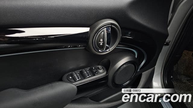 Mini Cooper 2024 — Photo 2/30