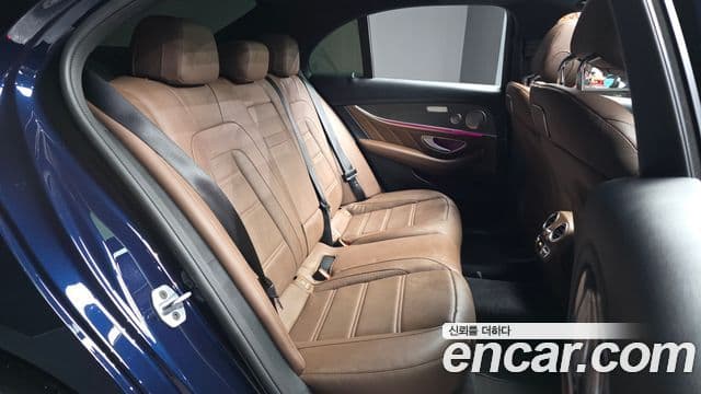 Mercedes-Benz E-Class 2019 — фото 12 из 20