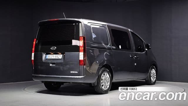 Hyundai Staria 2021 — фото 2 из 20