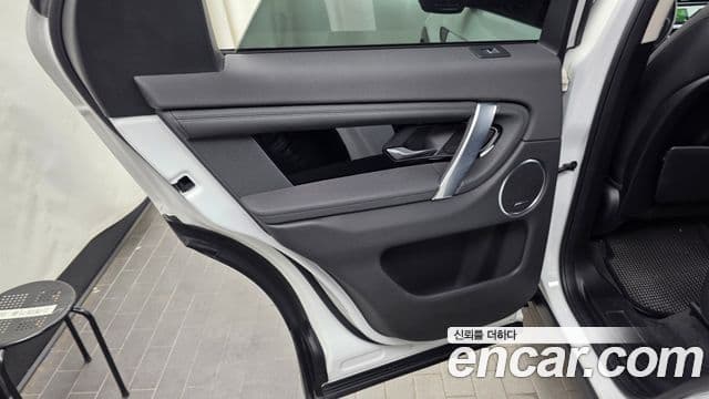 Land Rover Discovery Sport 2020 — Photo 28/33