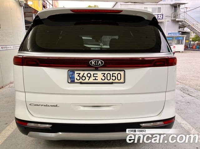 Kia Carnival 2021 — фото 1 из 20