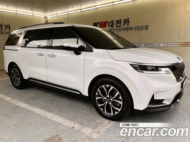 Kia Carnival 2021 — фото 6 из 20