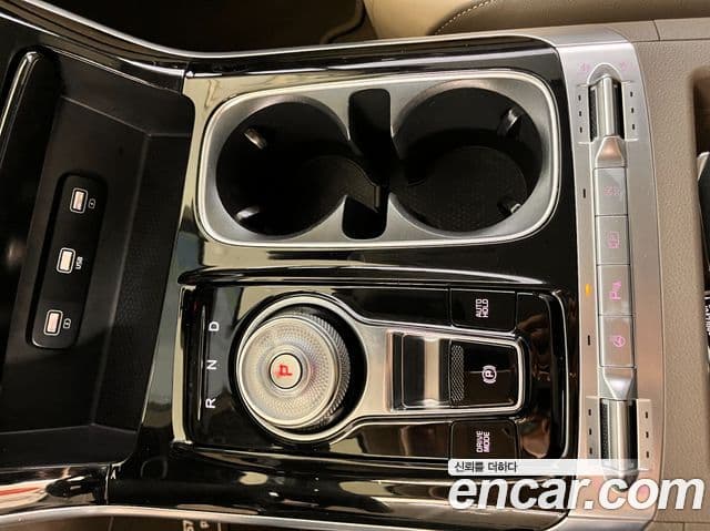 Kia Carnival 2021 — фото 12 из 20