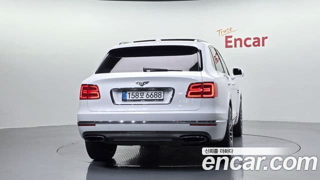 Bentley Bentayga 2018 — Photo 11/20