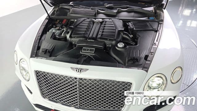 Bentley Bentayga 2018 — Photo 9/20