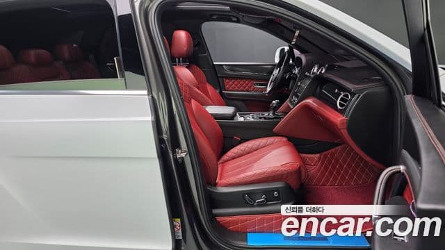 Bentley Bentayga 2018 — Photo 8/20