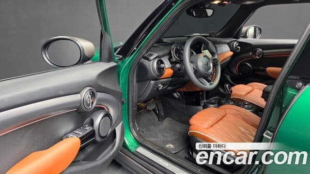 Mini Cooper 2021 — ფოტო 8/20