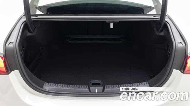 Mercedes-Benz E-Class 2024 — ფოტო 15/20