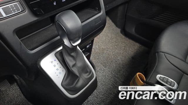 Hyundai Staria 2024 — фото 9 из 20