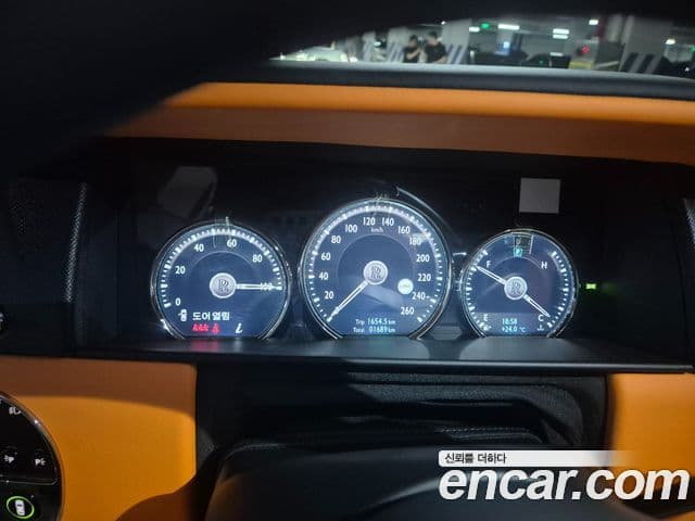 Rolls-Royce Cullinan 2023 — ფოტო 17/20