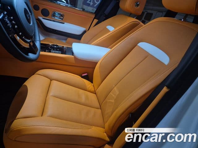 Rolls-Royce Cullinan 2023 — ფოტო 19/20