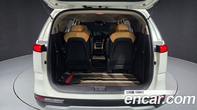 Kia Carnival 2021 — ფოტო 20/20