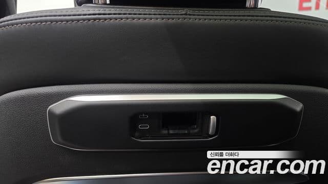 BMW X7 2023 — ფოტო 18/20