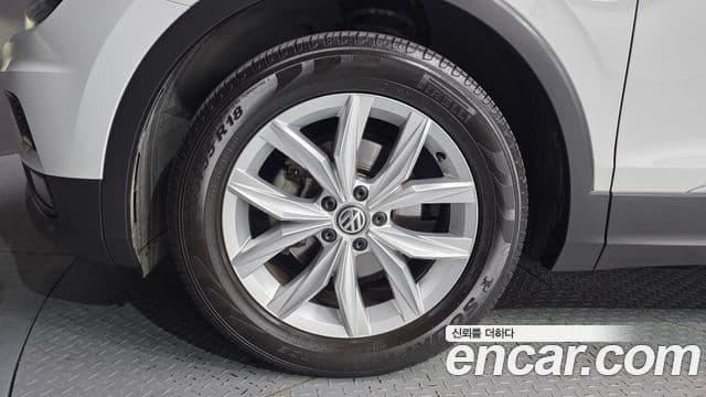 Volkswagen Tiguan 2020 — ფოტო 5/20