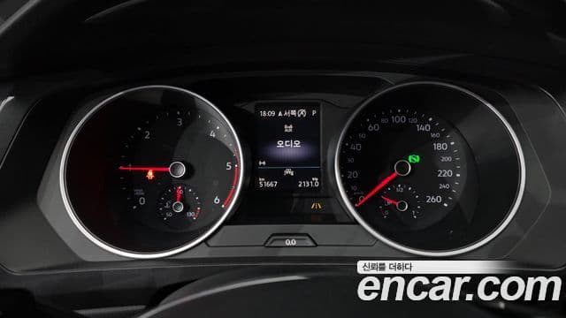 Volkswagen Tiguan 2020 — ფოტო 8/20