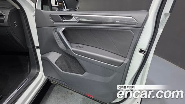 Volkswagen Tiguan 2020 — ფოტო 18/20