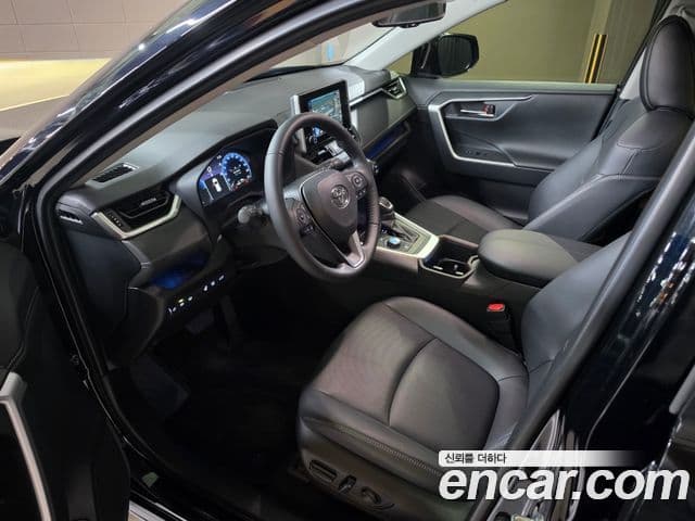 Toyota RAV4 2025 — ფოტო 8/19