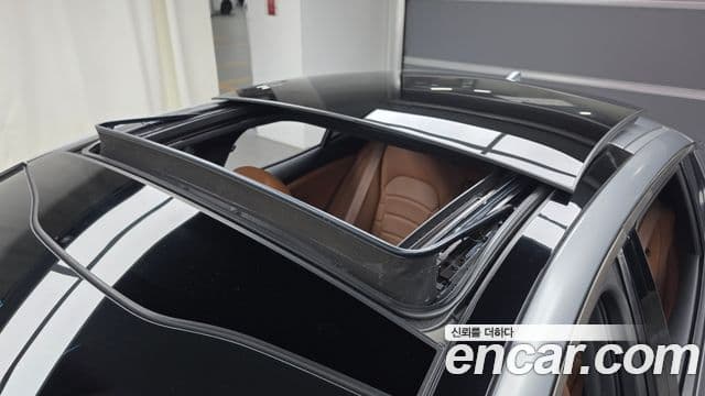 Kia Stinger 2023 — Şəkil 19/20