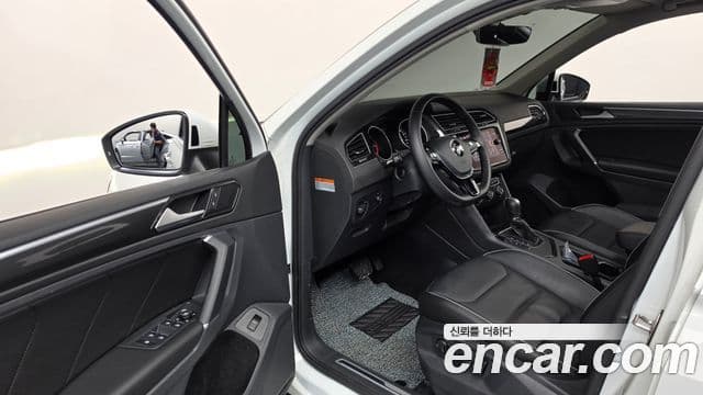 Volkswagen Tiguan 2018 — Şəkil 10/20