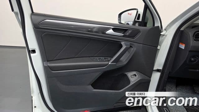 Volkswagen Tiguan 2018 — Photo 25/35