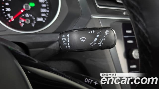 Volkswagen Tiguan 2018 — Photo 14/35