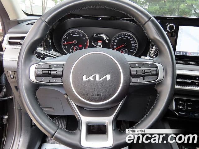 Kia K5 2022 — ფოტო 7/20