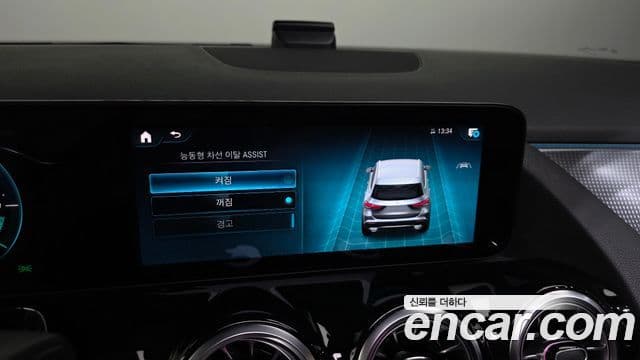 Mercedes-Benz GLA-Class 2021 — ფოტო 17/20