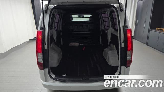 Hyundai Staria 2023 — фото 20 из 20