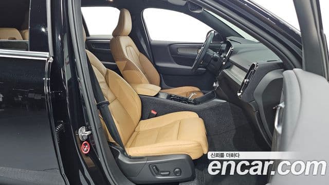Volvo XC40 2022 — Şəkil 10/20