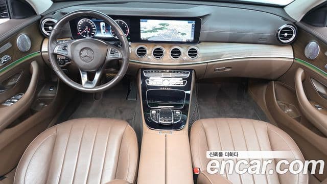 Mercedes-Benz E-Class 2018 — ფოტო 7/20
