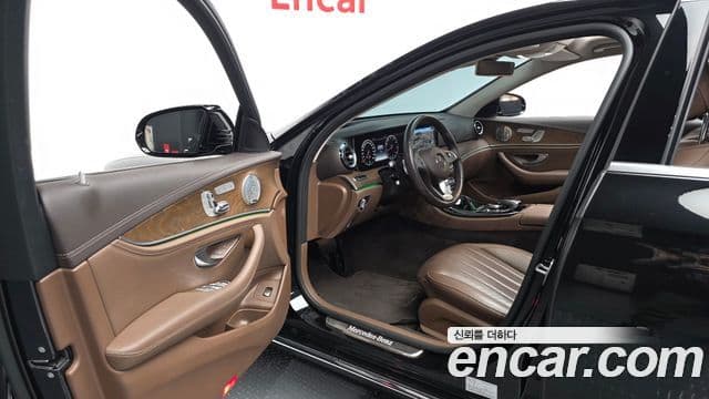 Mercedes-Benz E-Class 2018 — ფოტო 10/20