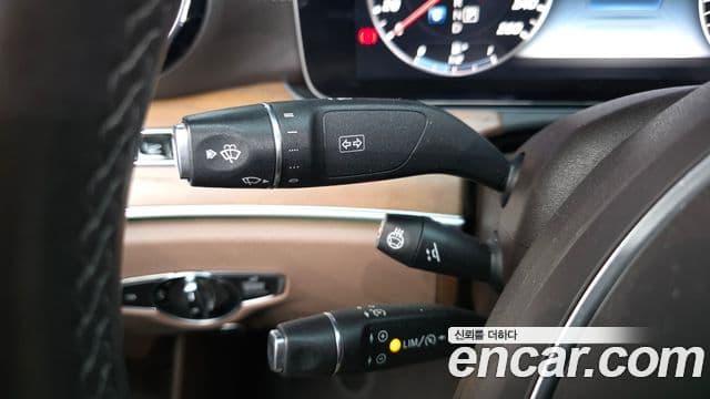 Mercedes-Benz E-Class 2018 — ფოტო 18/20