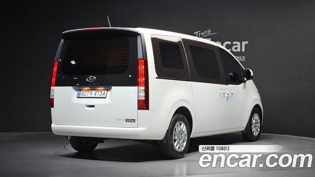 Hyundai Staria 2023 — ფოტო 2/20