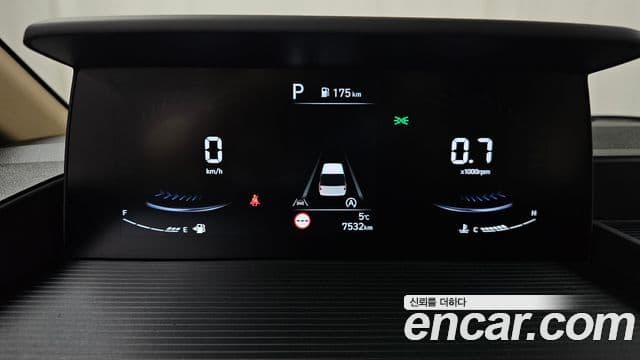 Hyundai Staria 2023 — ფოტო 8/20