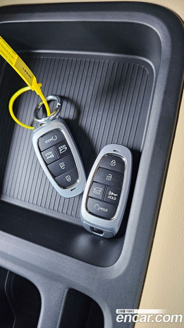 Hyundai Staria 2023 — ფოტო 18/20