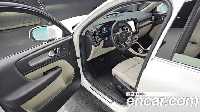 Volvo XC40 2025 — Şəkil 9/20