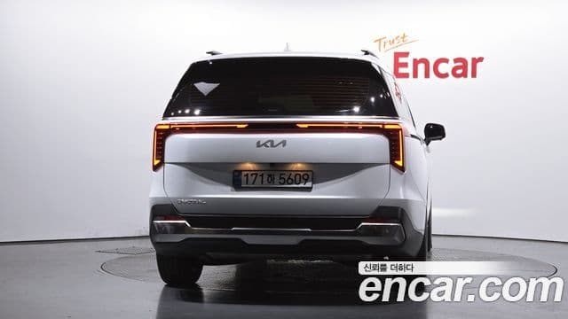 Kia Carnival 2023 — ფოტო 4/20