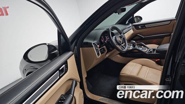 Porsche Cayenne 2023 — ფოტო 10/20