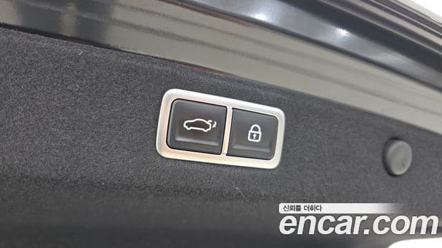 Hyundai Grandeur 2023 — ფოტო 19/20