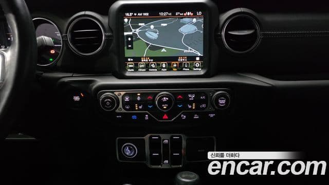 Jeep Wrangler 2022 — ფოტო 14/20