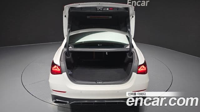 Mercedes-Benz E-Class 2025 — Фото 19/20