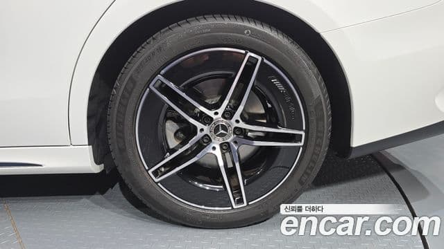 Mercedes-Benz E-Class 2025 — Photo 25/34