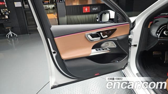 Mercedes-Benz E-Class 2025 — Photo 14/34