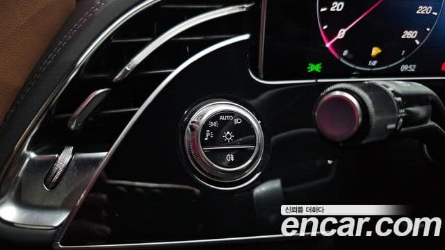Mercedes-Benz E-Class 2025 — Photo 10/34