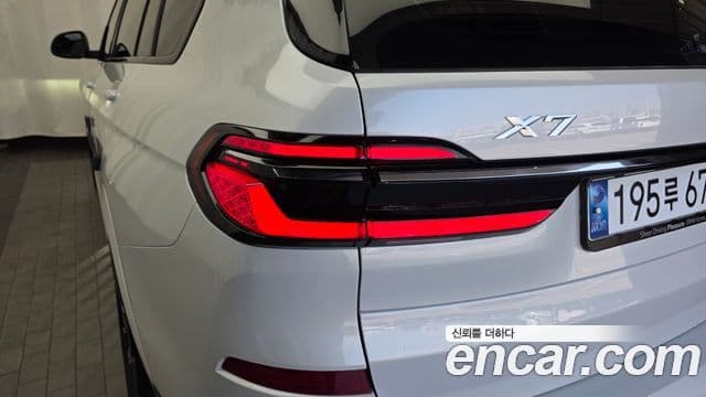 BMW X7 2025 — Photo 28/33