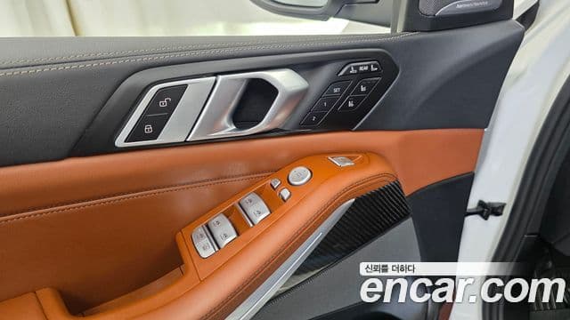 BMW X7 2025 — Photo 21/33